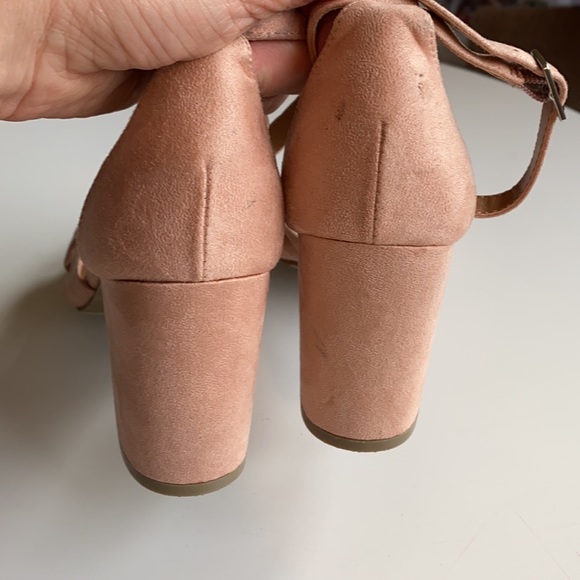⭐️3/$15 Report pink vegan suede block heel sandals - Picture 8 of 8